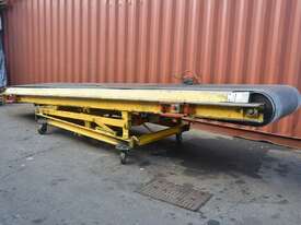 Powered rubber 910(w) belt Conveyor adjustable height & angle 3 phase 5400 long - picture0' - Click to enlarge