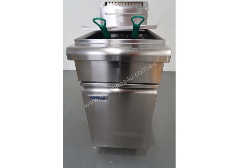 caption Waldorf FN8118G Single Pan Fryer