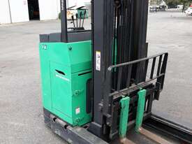 Stand Up Reach truck - picture0' - Click to enlarge