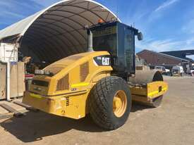 2013 Caterpillar CS56 Vibratory Compaction Roller  - picture2' - Click to enlarge