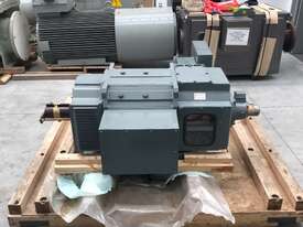 315 kw 420 hp 1750 rpm 440 volt Foot Mount 315 frame DC Electric Motor Yaskawa Type GBDR-K unused - picture1' - Click to enlarge