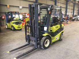 Dual Fuel Windscreen and Curtain 2.5t CLARK Forklift - picture0' - Click to enlarge