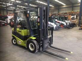 Dual Fuel Windscreen and Curtain 2.5t CLARK Forklift - picture0' - Click to enlarge