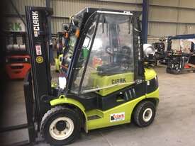 Dual Fuel Windscreen and Curtain 2.5t CLARK Forklift - picture1' - Click to enlarge