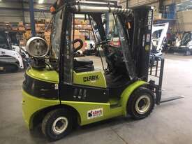 Dual Fuel Windscreen and Curtain 2.5t CLARK Forklift - picture2' - Click to enlarge