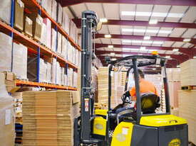 Articulated Narrow Aisle Forklift - picture0' - Click to enlarge