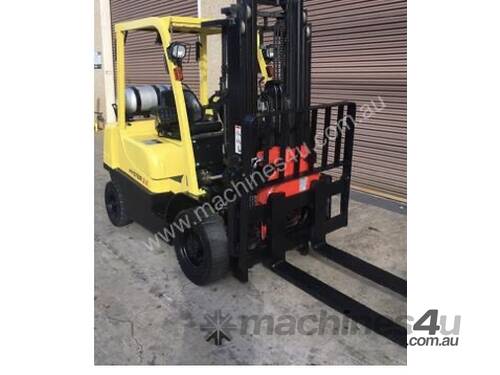 Forklift with rotator 