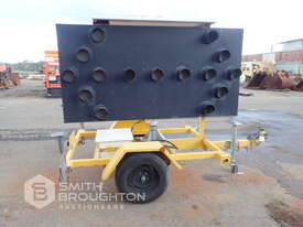 2006 LPA TRAILER MOUNT SOLAR POWERED ARROW BOARD - picture0' - Click to enlarge