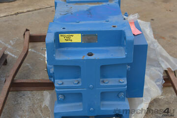 Paramax GEARBOX PHD9070R3-RRK-63 63:1 Enclosed Gear Drive Gear Box 37kW 1500rpm