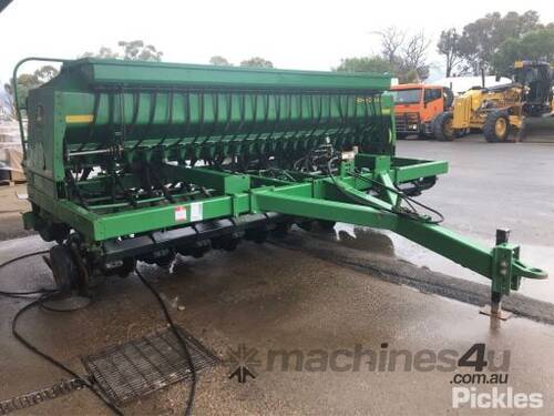 John Deere 1590 Trailing Disc Seed Drill