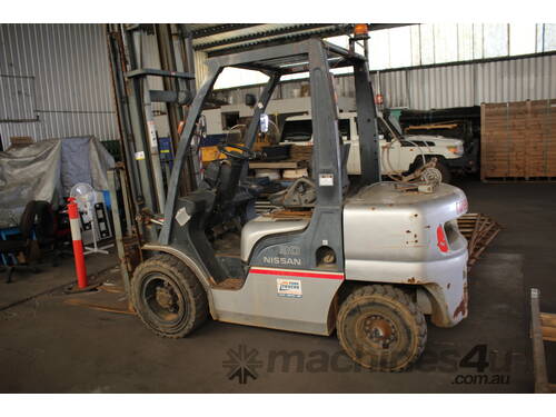 Nissan Pertol Forklift