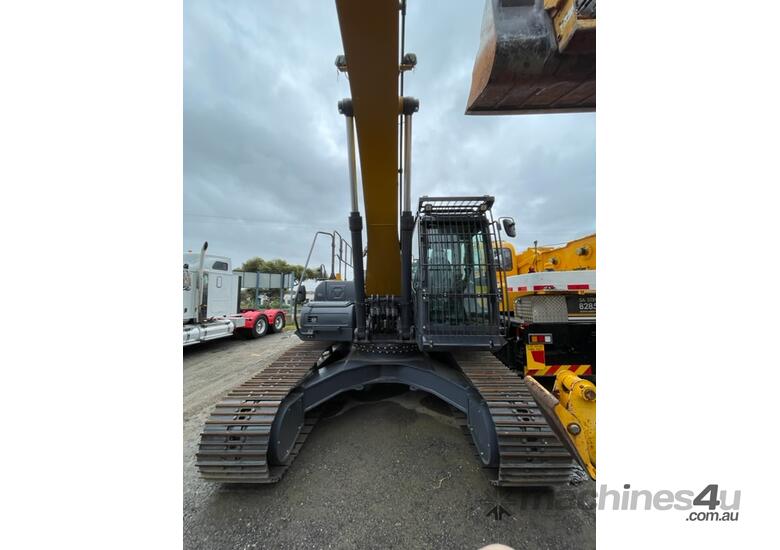 caption Excavator 25T: XE245DK Hammer Package