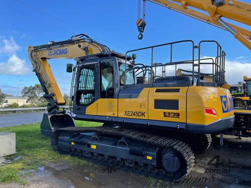 Excavator 25T: XE245DK Hammer Package