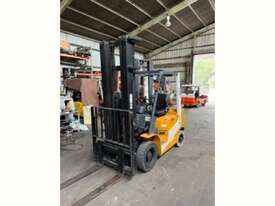 TCM FG25T6 2.5Ton (LIFT 6m) LPG Side-Shift Forklift - picture0' - Click to enlarge