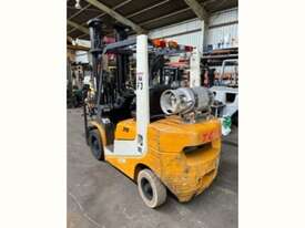 TCM FG25T6 2.5Ton (LIFT 6m) LPG Side-Shift Forklift - picture0' - Click to enlarge