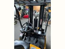 TCM FG25T6 2.5Ton (LIFT 6m) LPG Side-Shift Forklift - picture1' - Click to enlarge