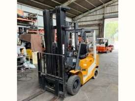 TCM FG25T6 2.5Ton (LIFT 6m) LPG Side-Shift Forklift - picture2' - Click to enlarge