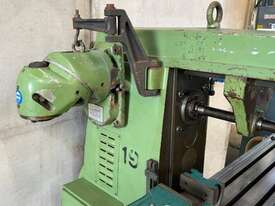 Pacific FU1100 Universal Milling Machine with good selection of tooling and accessories - picture1' - Click to enlarge