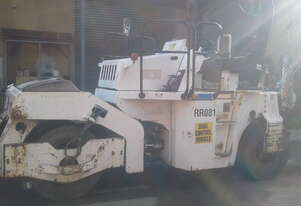 Sakai GW-750 multi tyred roller , 2,000hrs ,