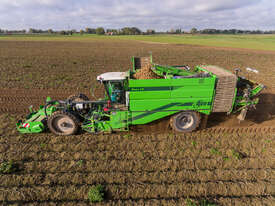 AVR PUMA 4 self propelled harvester - picture2' - Click to enlarge