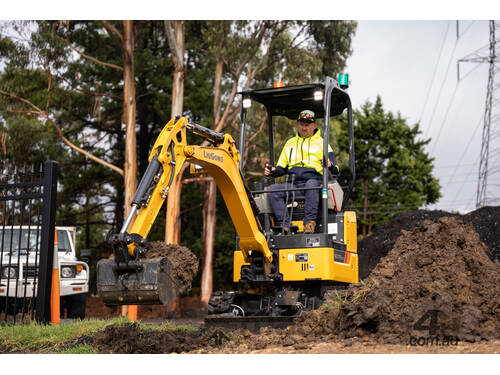 Mini Excavator 1.7T + Trailer, Buckets & Half Hitch!