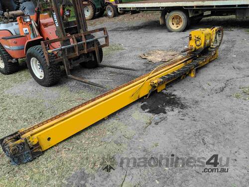caption DRILL RIG MAST VERMEER
