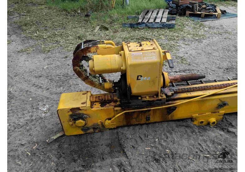 caption DRILL RIG MAST VERMEER