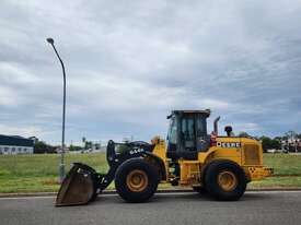 John Deere 644K Loader - picture1' - Click to enlarge