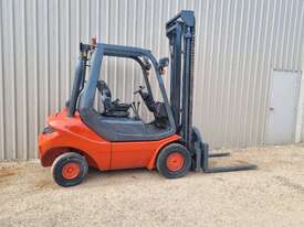 2015 Linde 2.5T LPG Forklift with Rotator & low hours - picture0' - Click to enlarge