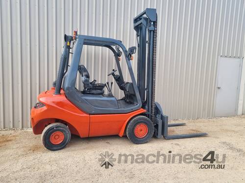 2015 Linde 2.5T LPG Forklift with Rotator & low hours