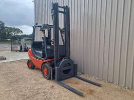 2015 Linde 2.5T LPG Forklift with Rotator & low hours - picture0' - Click to enlarge