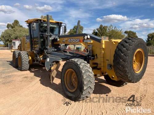 2010 John Deere 670 GP