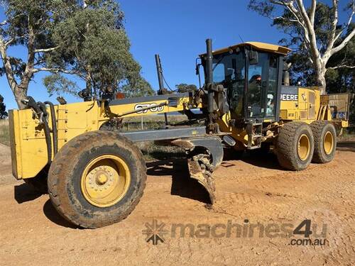 John Deere 670D