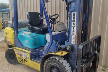 KOMATSU 2.5T LPG Forklift with Container Mast