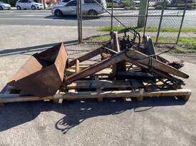 Massey Ferguson front end loader to suit 3cyl  - picture0' - Click to enlarge