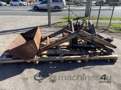 Massey Ferguson front end loader to suit 3cyl 