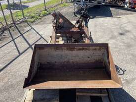 Massey Ferguson front end loader to suit 3cyl  - picture0' - Click to enlarge