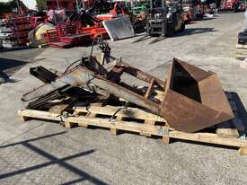 Massey Ferguson front end loader to suit 3cyl  - picture1' - Click to enlarge