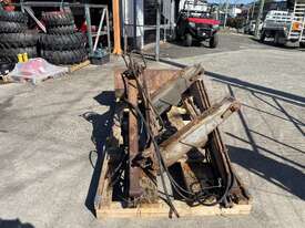 Massey Ferguson front end loader to suit 3cyl  - picture2' - Click to enlarge