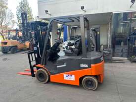 2016 2.5 ton container mast Electric Forklift - picture0' - Click to enlarge