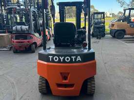 2016 2.5 ton container mast Electric Forklift - picture0' - Click to enlarge