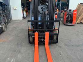 2016 2.5 ton container mast Electric Forklift - picture1' - Click to enlarge