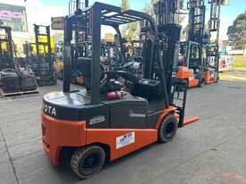 2016 2.5 ton container mast Electric Forklift - picture2' - Click to enlarge