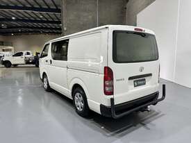 2016 Toyota Hiace LWB Crew Diesel - picture0' - Click to enlarge