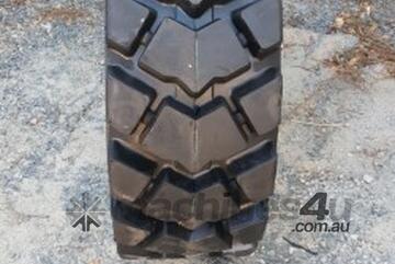 MURPHY'S TYRES - L5 diectional - Skid steer tyres 14X17.5 14 PLY L5