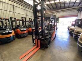  TOYOTA 2018 BUILD 8FG25 DELUXE MODEL 8 SERIES 2.5 TON 2500 KG CAPACITY LPG GAS FORKLIFT 4500 MM 2 S - picture2' - Click to enlarge
