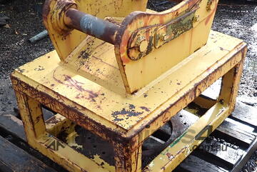 12-23 ton (70mm pin) Excavator Headstock Hitch Mounting Plate suit Cat