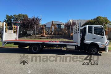 Truck Tray UD Condor MK11250 250HP Auto 6 tonne 6m tray 2014 Air bags SN1580 Truck Tray UD Condor MK11250 250HP Auto 6 tonne 6m tray 2014 Air bags SN1580