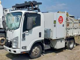 Isuzu NLS - picture2' - Click to enlarge