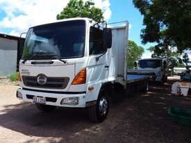 Hino Tray truck - picture1' - Click to enlarge